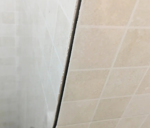 即墨瓷砖空鼓维修公司分享阳台瓷砖脱落的修复过程可以分为以下几个步骤