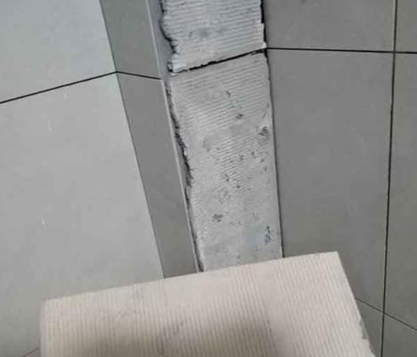 即墨瓷砖空鼓维修公司分享下厨房瓷砖脱落的补救措施。